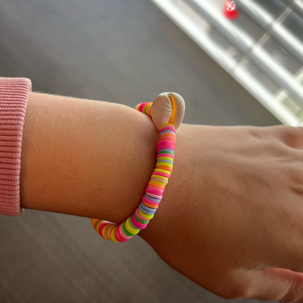 Multi colored shell clay bead bracelet